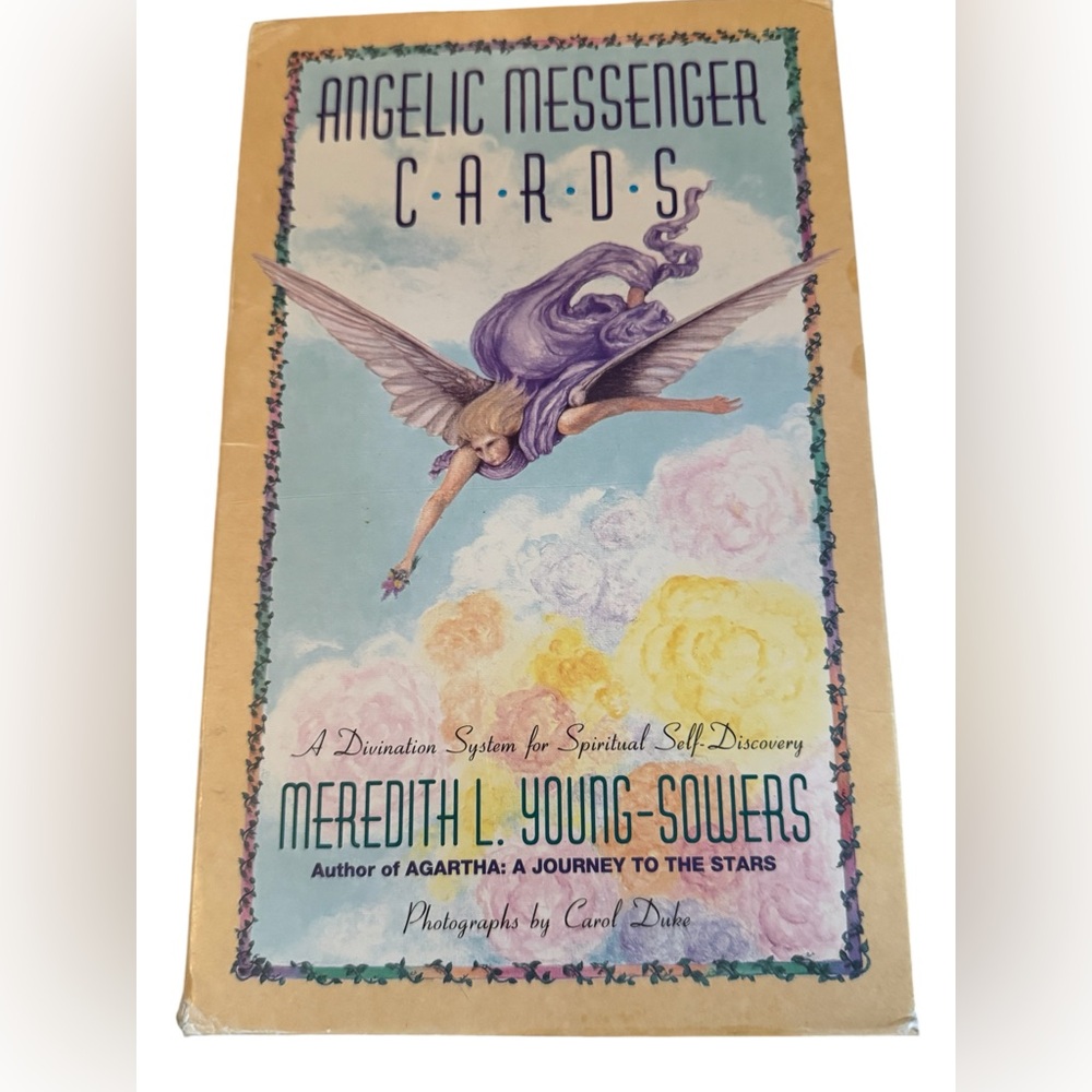 Angelic Messenger Cards: A Divination System for Spiritual Discovery
 Oracle oop